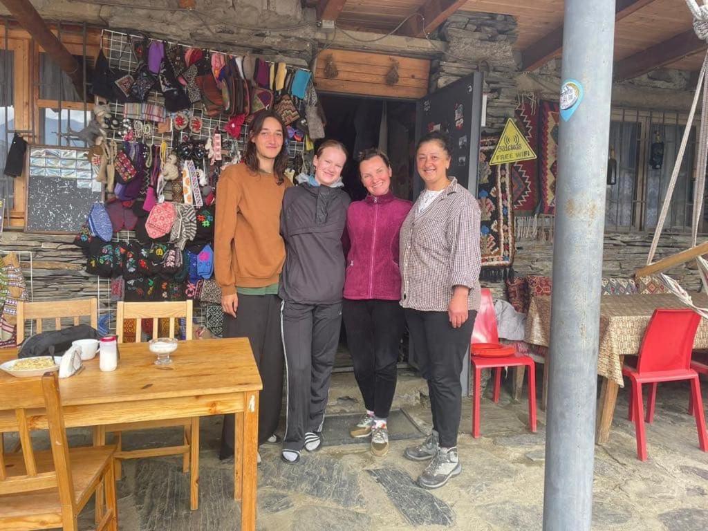 Tishe Hostel Omalo ภายนอก รูปภาพ