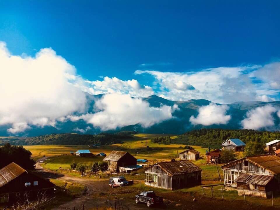 Tishe Hostel Omalo ภายนอก รูปภาพ